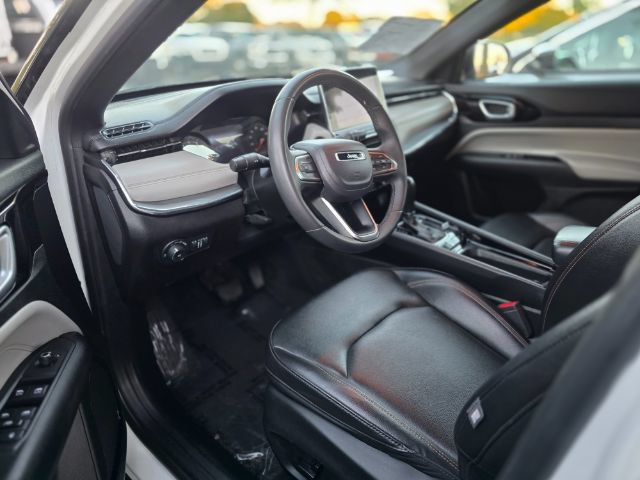 Used 2024 Jeep Compass Limited AWD/4WD image 7