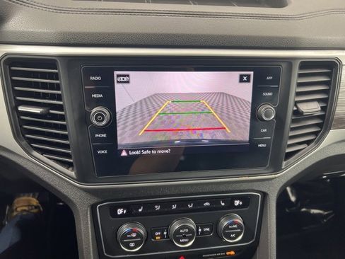 Used 2021 Volkswagen Atlas Cross Sport SE image 18