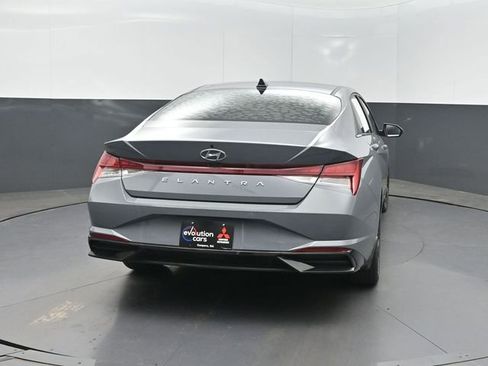 Used 2022 Hyundai Elantra SEL w/ Convenience + Premium Package FWD image 29