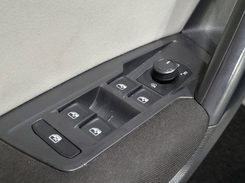 Used 2021 Volkswagen Tiguan S image 27