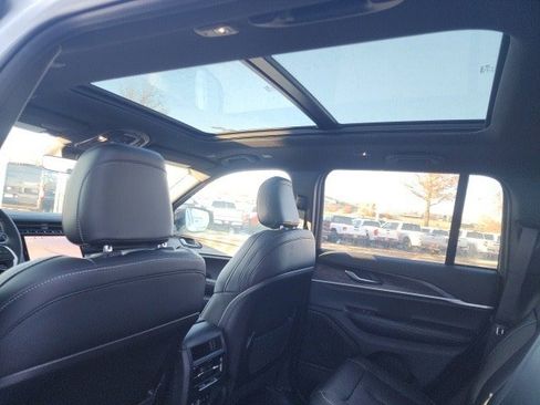 New 2025 Jeep Grand Cherokee Limited image 21