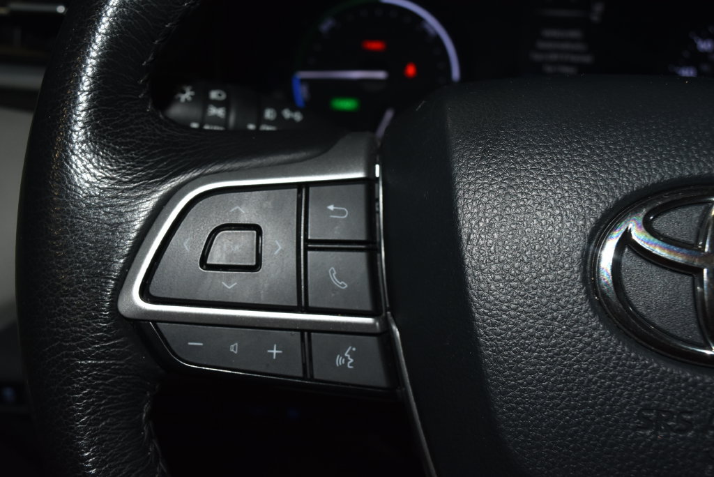 Used 2024 Toyota Sienna XLE FWD image 7