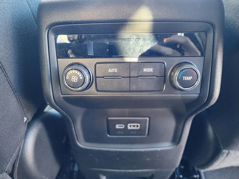 Used 2023 GMC Acadia SLE image 13