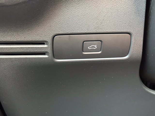 Certified 2024 Volvo XC40 B5 Core AWD/4WD image 31