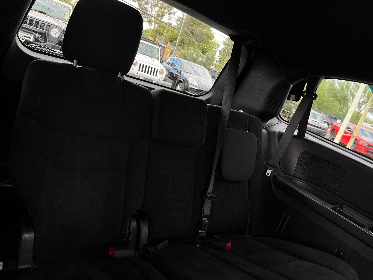 Used 2018 Dodge Grand Caravan SE FWD image 31