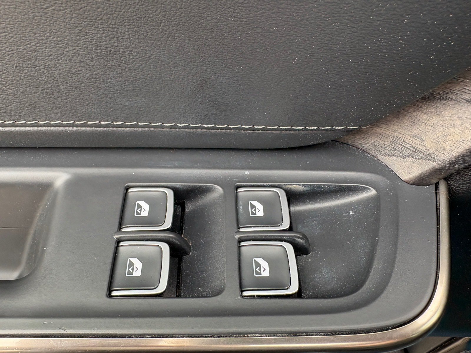 Used 2022 Rivian R1T Adventure AWD/4WD image 11