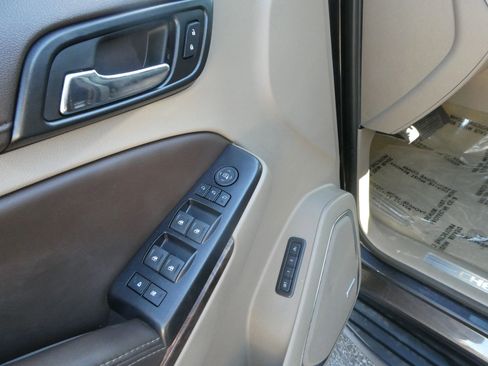 Used 2018 Chevrolet Suburban LT image 15