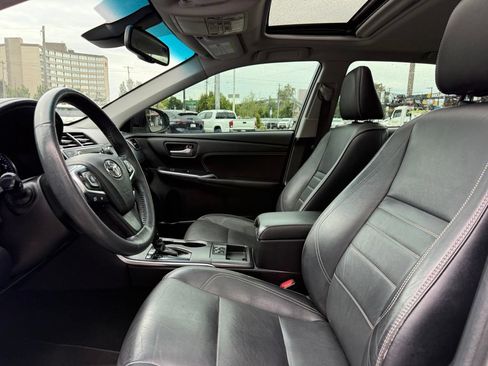 Used 2017 Toyota Camry XLE w/ Moonroof Package FWD image 13