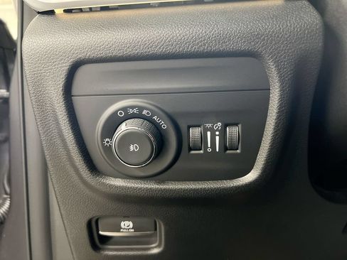 Used 2025 Jeep Grand Cherokee L Limited w/ Black Appearance Package AWD/4WD image 19