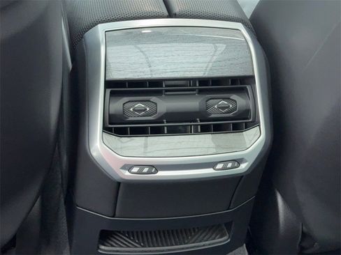 Used 2025 BMW 740i image 42