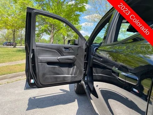 Used 2023 Chevrolet Colorado LT w/ LT Convenience Package AWD/4WD image 15