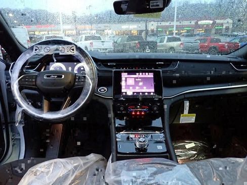 New 2025 Jeep Grand Cherokee L Laredo w/ Luxury Tech Group I image 14