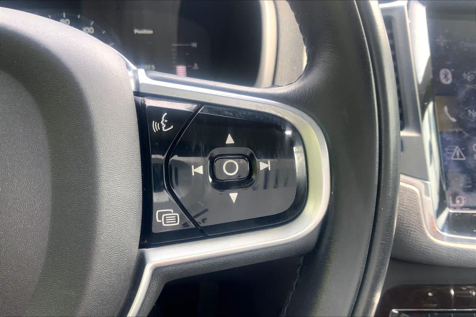Used 2018 Volvo XC90 T5 Momentum w/ Convenience Package FWD image 24