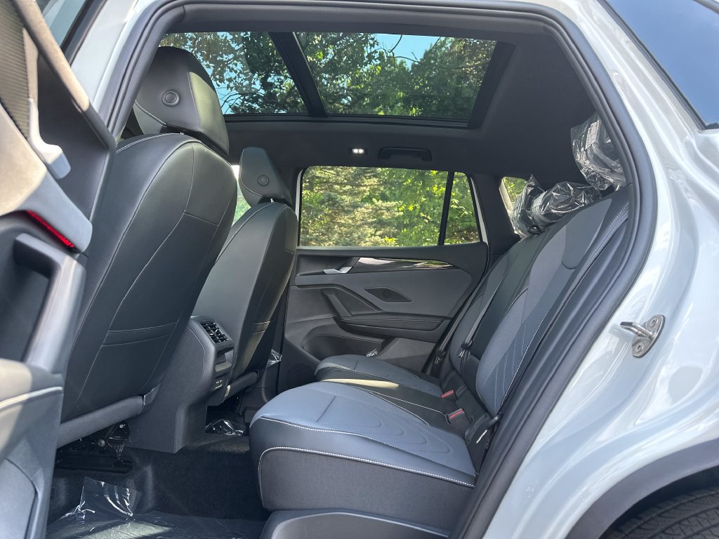 New 2026 Volkswagen Tiguan SE R-Line AWD/4WD image 18