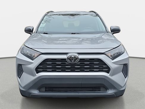 Used 2019 Toyota RAV4 LE image 8
