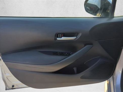 Used 2021 Toyota Corolla LE image 10