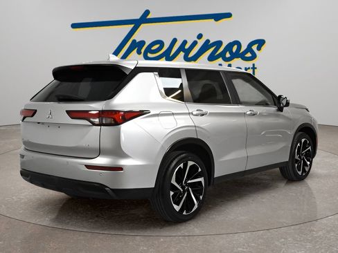 Used 2024 Mitsubishi Outlander SE FWD image 2