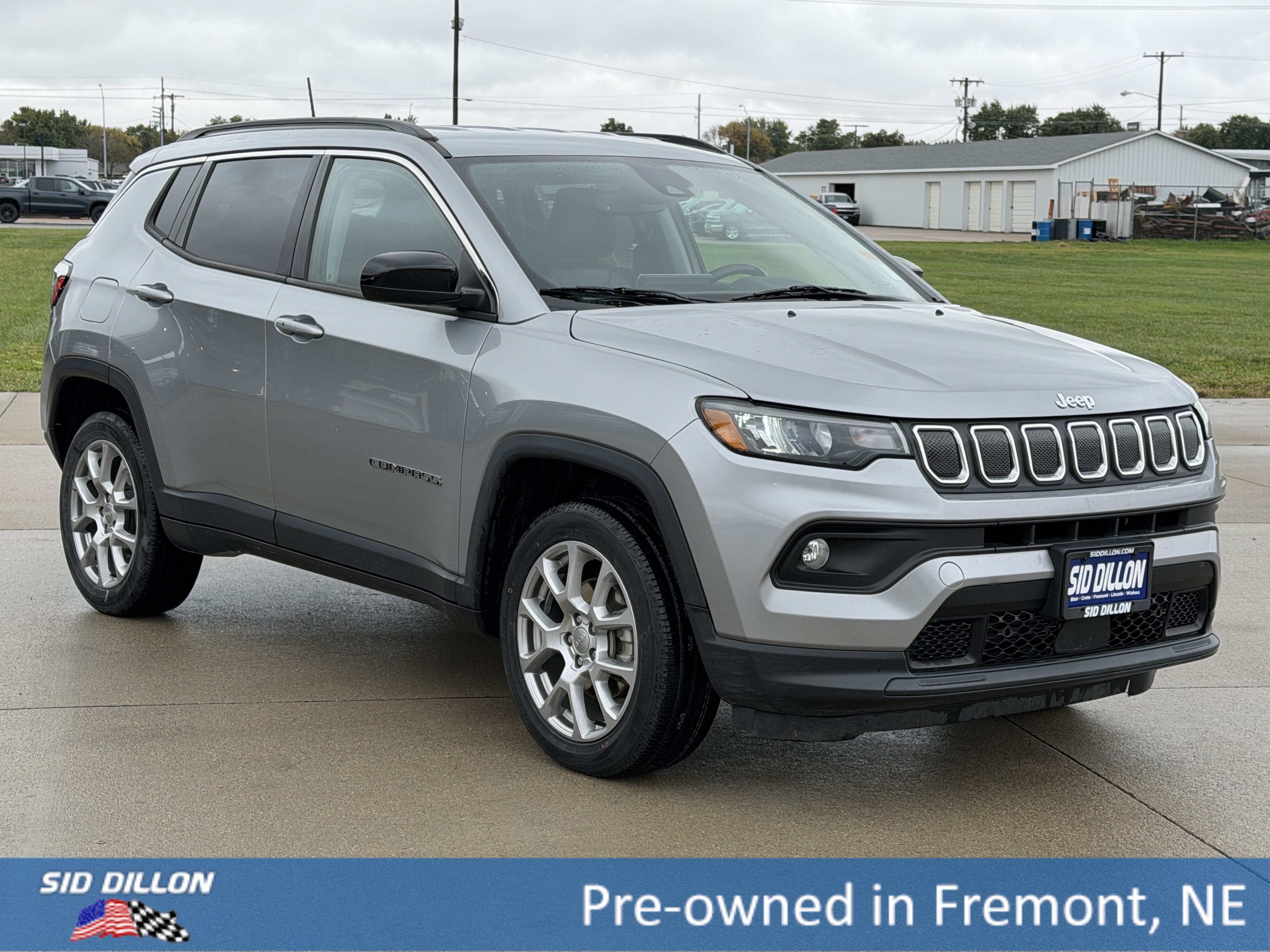 Used 2022 Jeep Compass Latitude AWD/4WD image 2