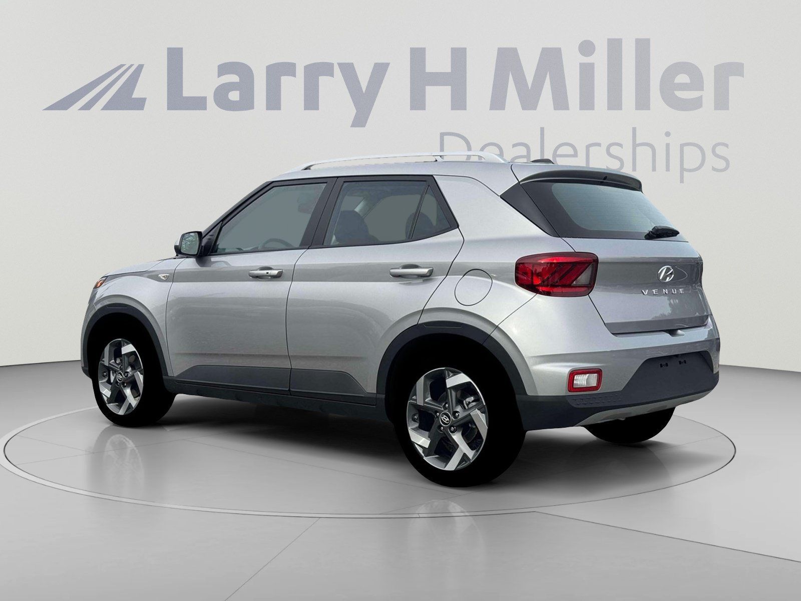 Used 2026 Hyundai Venue SEL FWD image 4