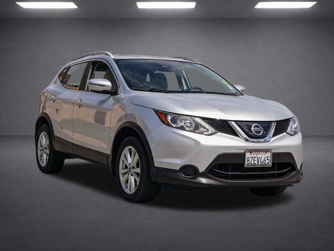 Used 2019 Nissan Rogue Sport SV FWD image 2