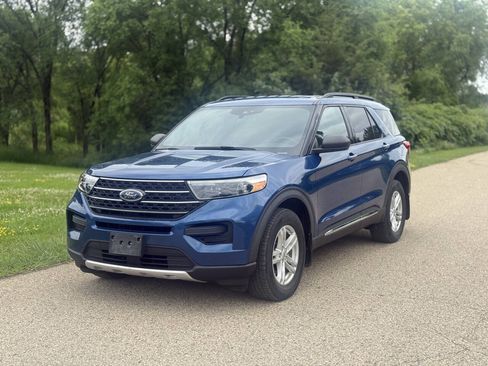 Used 2020 Ford Explorer XLT w/ Comfort Package AWD/4WD image 2
