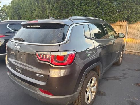 Used 2020 Jeep Compass Latitude w/ Cold Weather Group AWD/4WD image 9