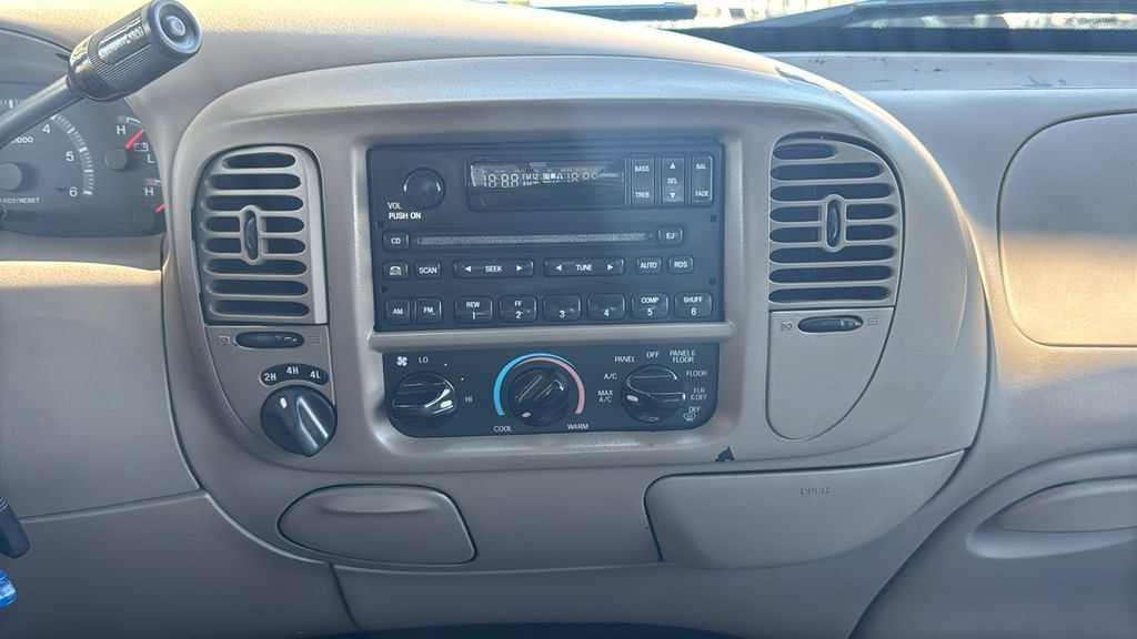 Used 2001 Ford F150 Lariat AWD/4WD image 13