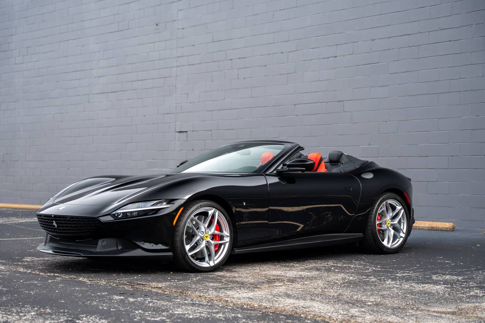 Used 2025 Ferrari Roma Spider RWD image 1