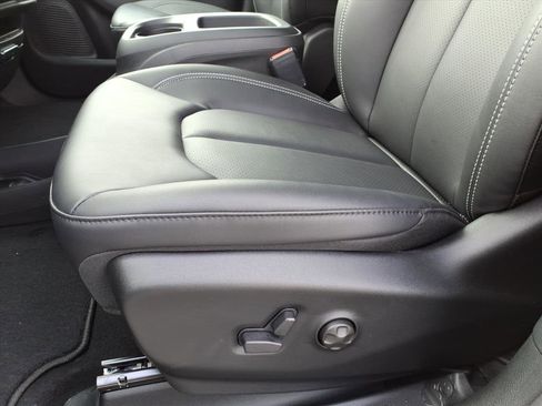 New 2026 Chrysler Pacifica Select image 17