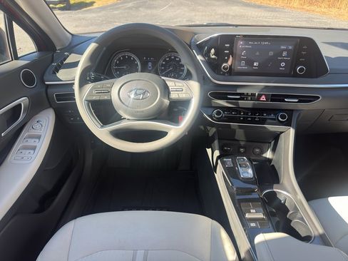 Used 2023 Hyundai Sonata SE w/ Preferred Accessory Package image 10