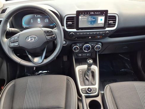 Used 2025 Hyundai Venue Limited FWD image 12