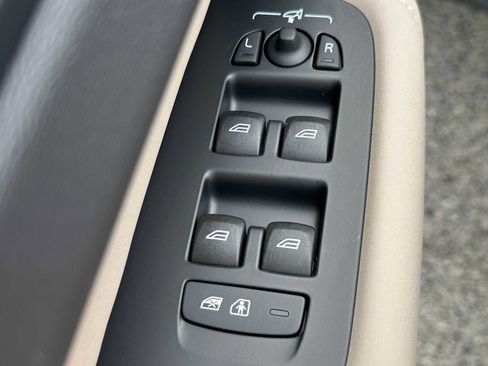 New 2026 Volvo XC60 B5 Plus w/ Protection Package Premier image 21