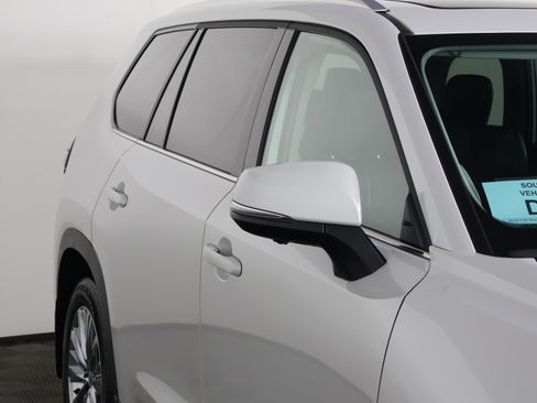 Used 2025 Toyota Grand Highlander Platinum image 14