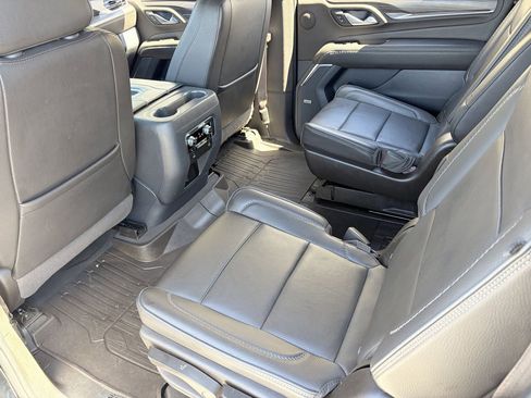 Used 2023 GMC Yukon XL Denali AWD/4WD image 16