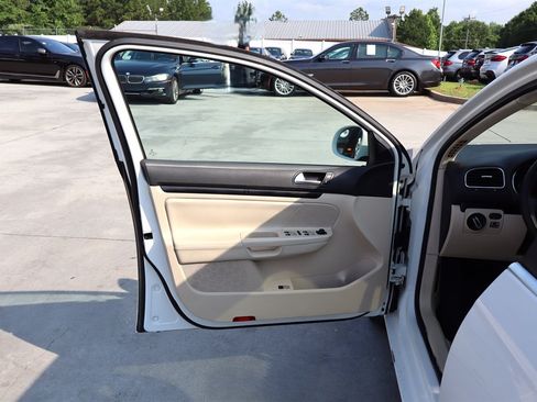 Used 2012 Volkswagen Jetta TDI FWD image 25