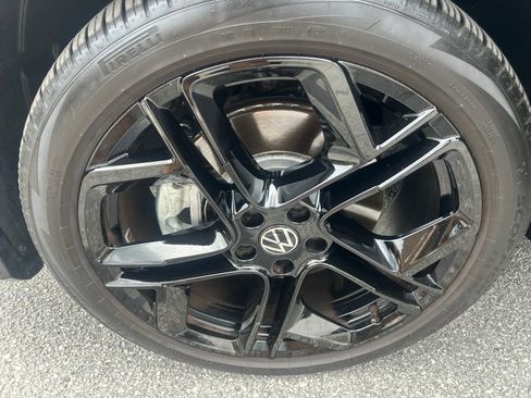 Certified 2025 Volkswagen Tiguan SE R-Line AWD/4WD image 27