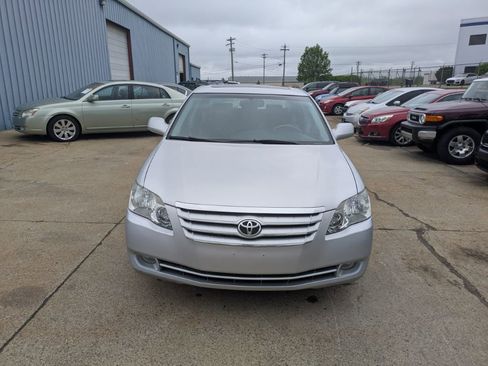 Used 2005 Toyota Avalon XLS image 2