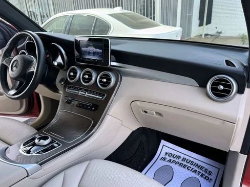 Used 2018 Mercedes-Benz GLC 300 4MATIC w/ Premium Package image 48