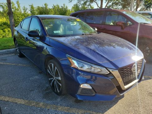 Used 2021 Nissan Altima 2.5 SR image 2