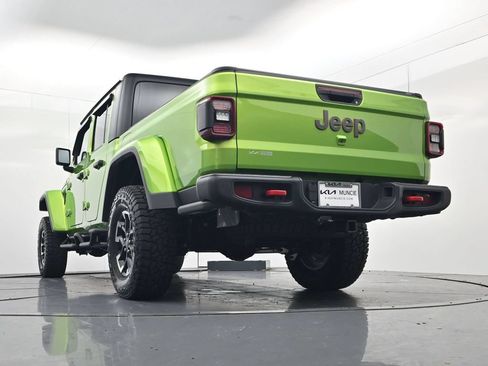 Used 2025 Jeep Gladiator Rubicon w/ Convenience Group AWD/4WD image 45
