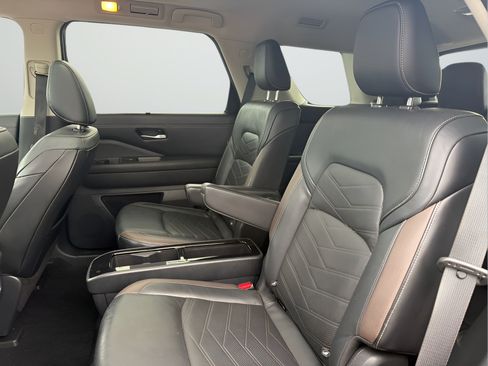 Used 2022 Nissan Pathfinder Platinum w/ Cargo Package FWD image 22