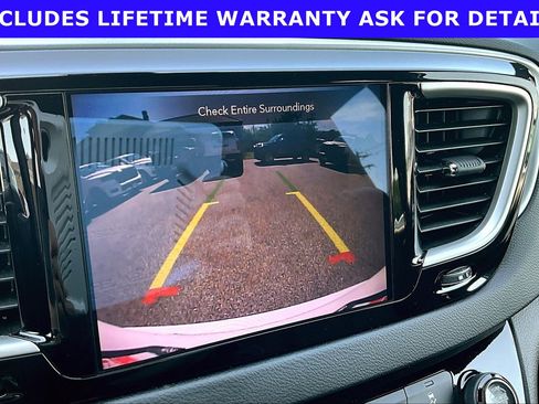Used 2020 Chrysler Pacifica Touring-L w/ S Appearance Package FWD image 18