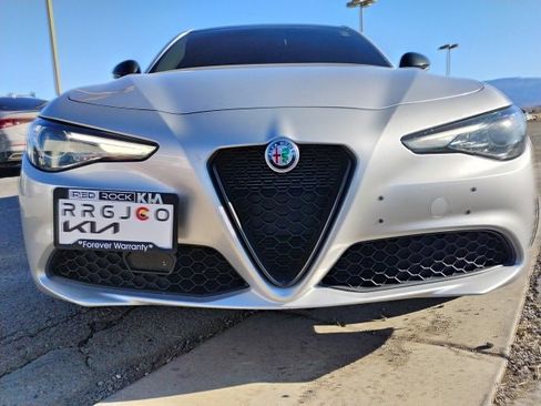 Used 2019 Alfa Romeo Giulia Base image 5