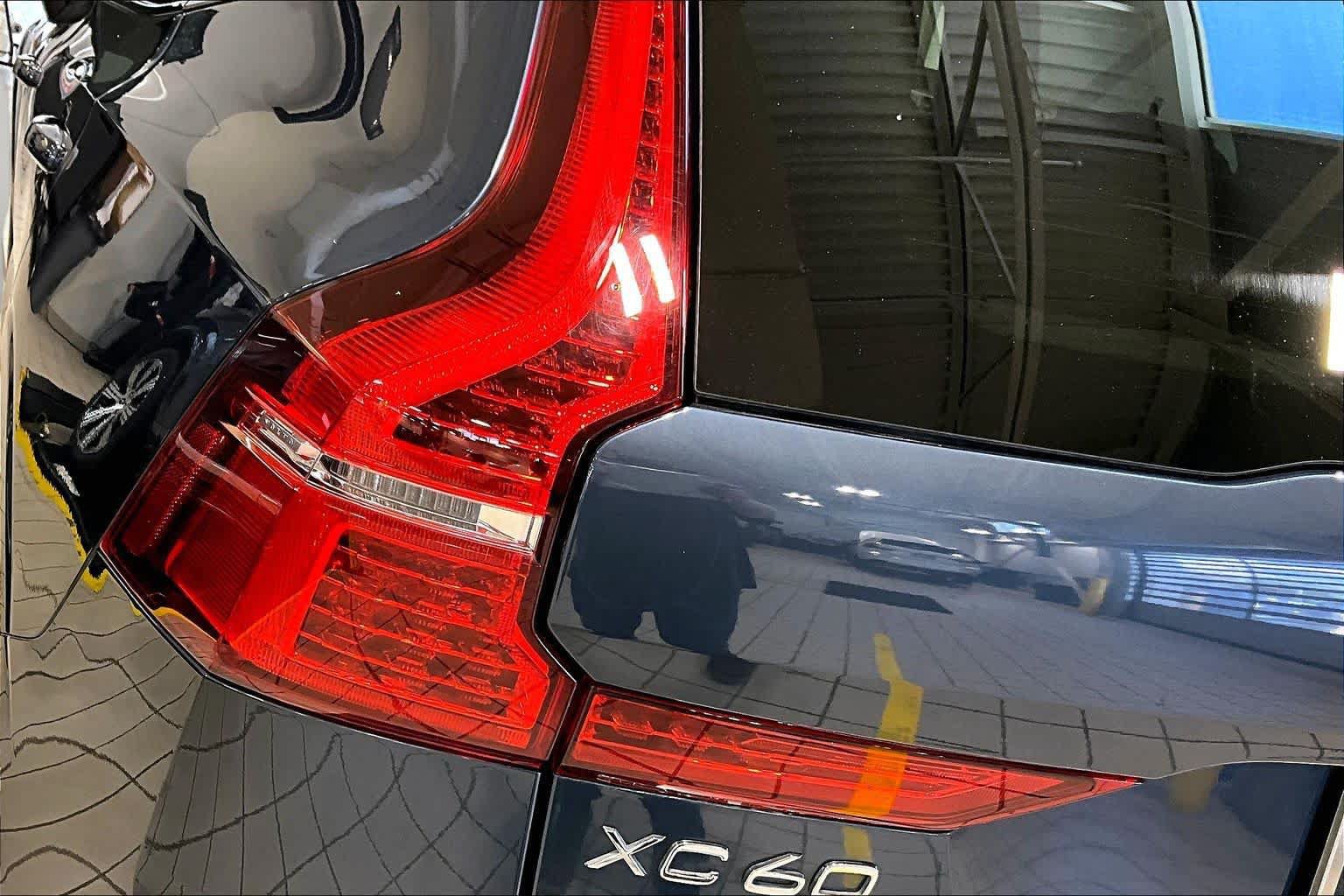 Used 2024 Volvo XC60 B5 Plus w/ Protection Package Premier AWD/4WD image 27