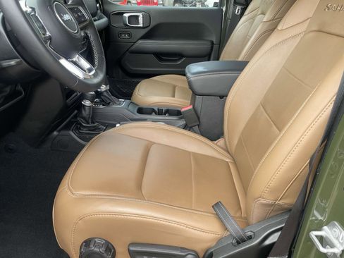 Used 2022 Jeep Wrangler Unlimited Sahara w/ Cold Weather Group image 18