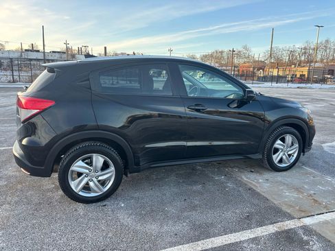 Used 2019 Honda HR-V EX image 9