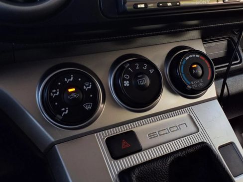 Used 2012 Scion xB FWD image 11