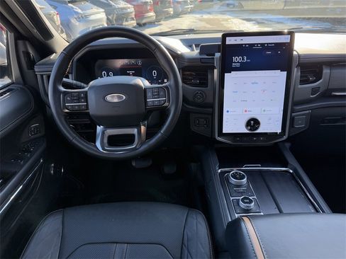 Used 2024 Ford Expedition Platinum image 19