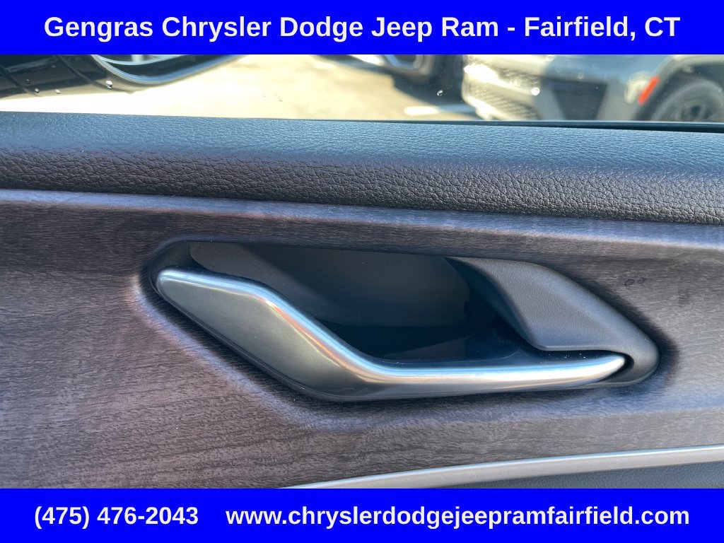 Used 2025 Jeep Grand Cherokee Limited AWD/4WD image 16