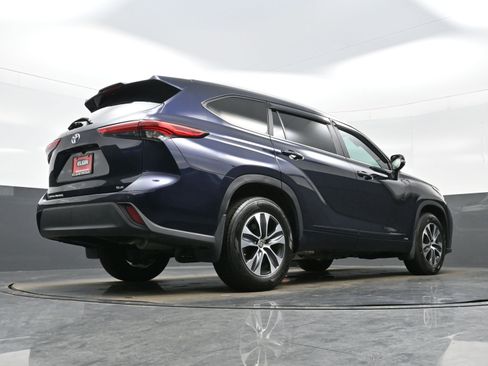 Used 2023 Toyota Highlander XLE image 34